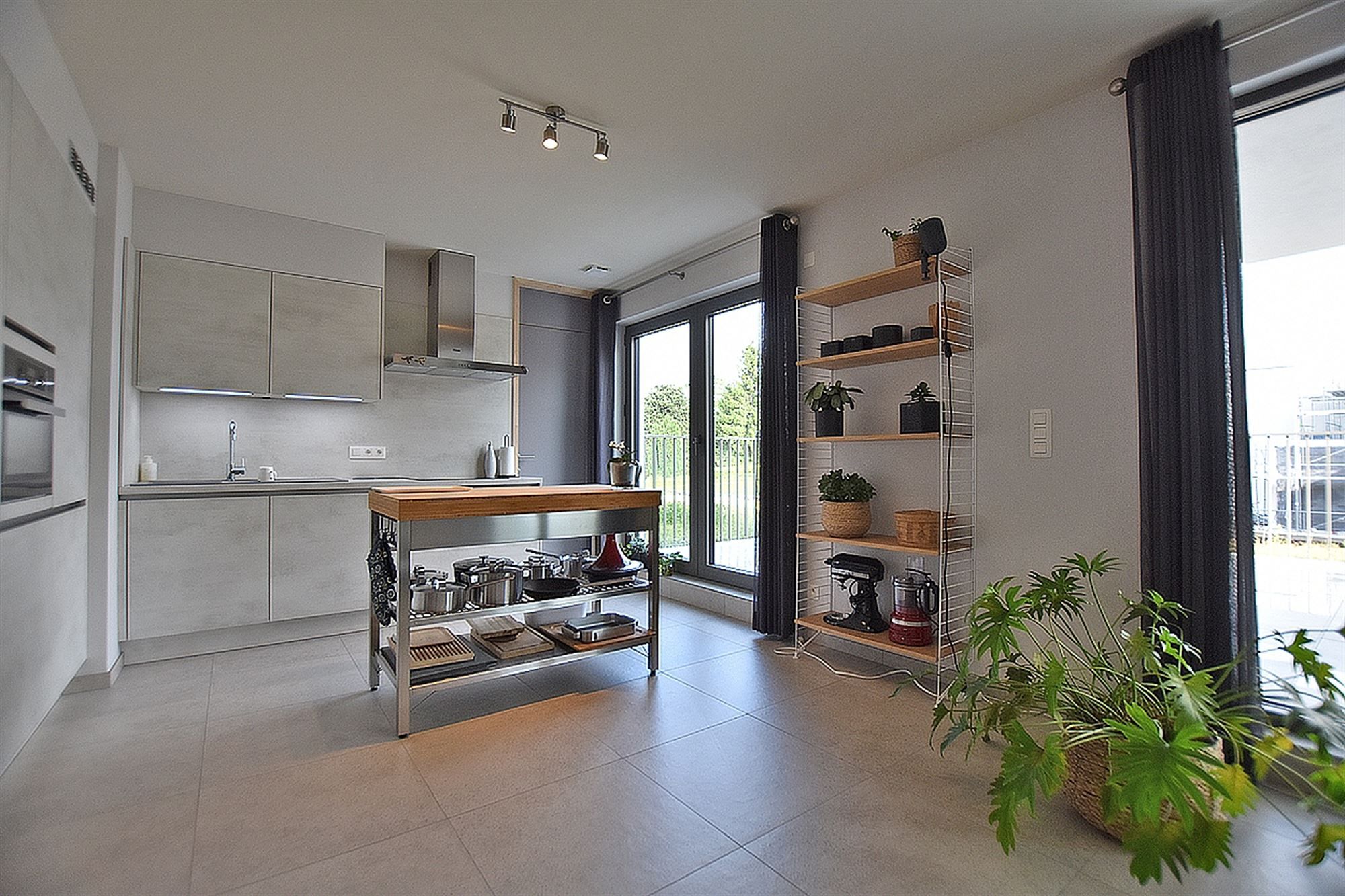 Instapklaar APPARTEMENT (1ste verdieping) met 2 slaapkamers, ruim terras en grote garage (2)  foto 9