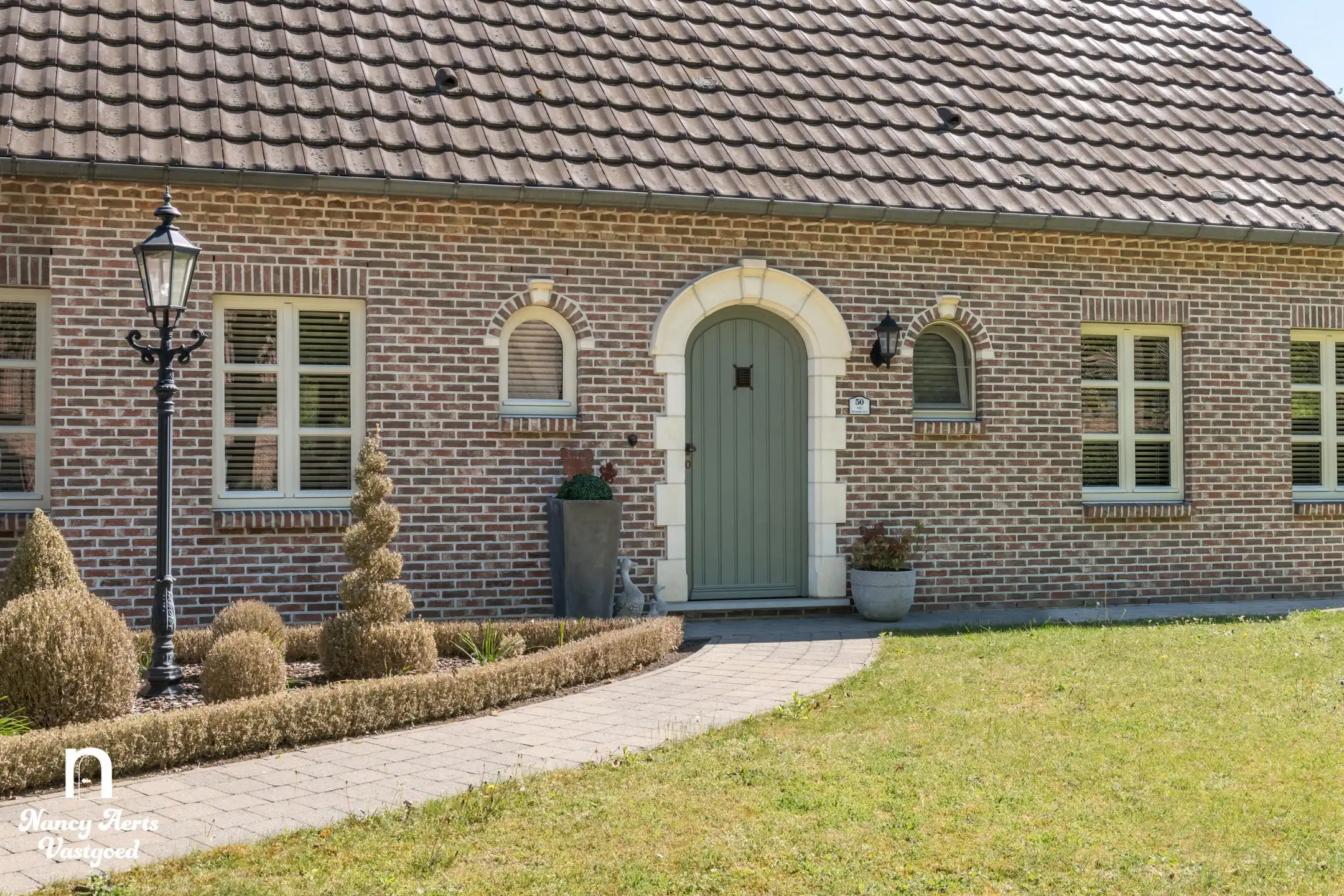 Karaktervolle, instapklare woning met extra woonmogelijkheid foto 3