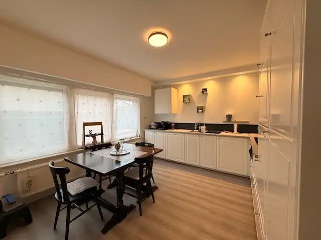 Instapklare gezinswoning met 3 slaapkamers en 2 parkeerplaatsen. foto 4