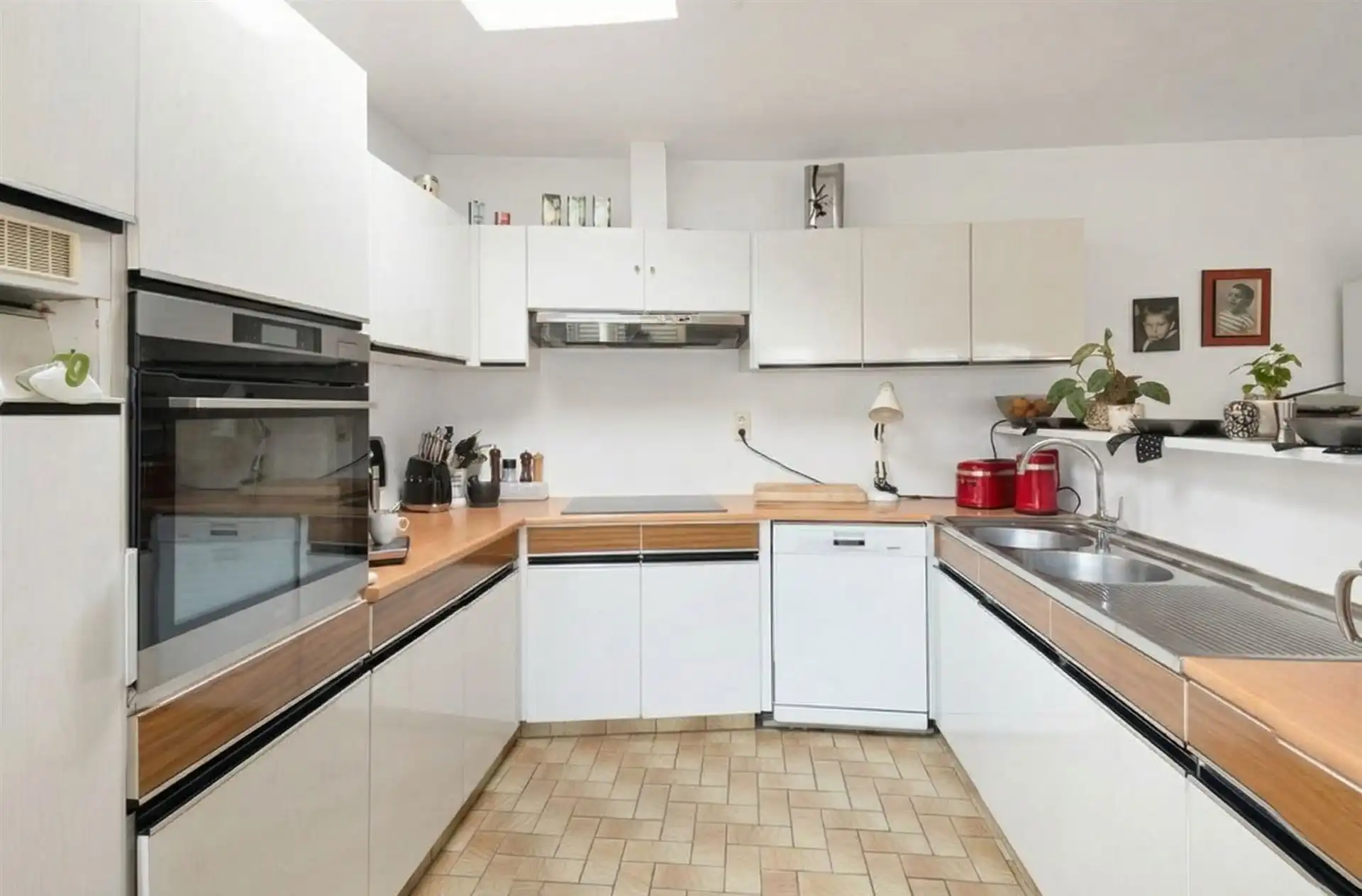 Ruime geziswoning met dubbele garage foto 6