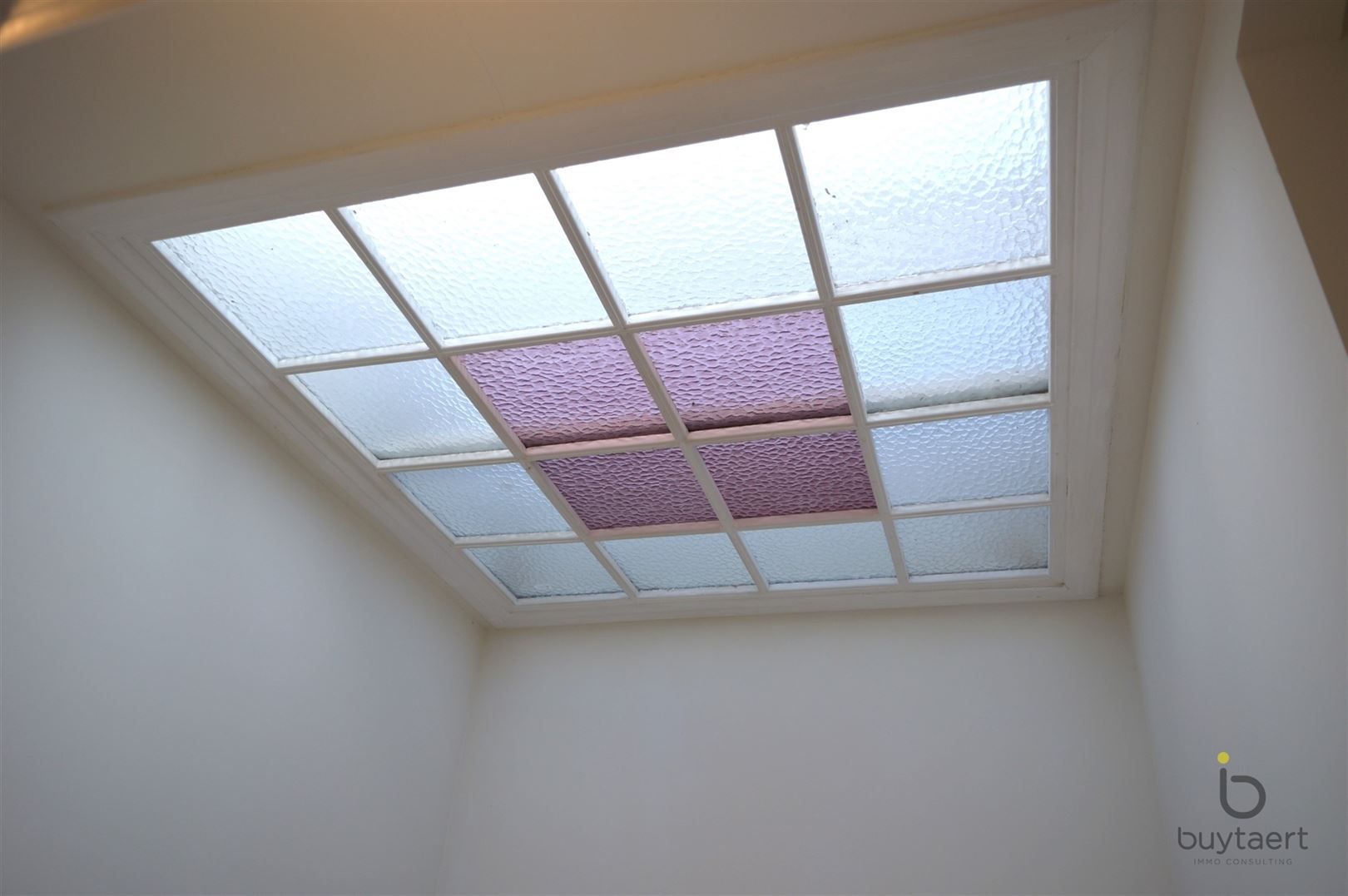 Karaktervolle art deco woning met vier slaapkamers en tuin midden in het welgekende "Pullhof" te Berchem. foto 11