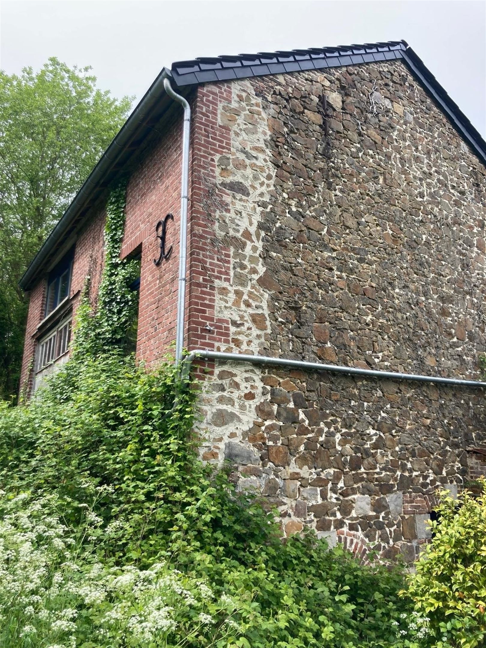 Château d'Epinois met toren, en met dépendance logies. foto 8