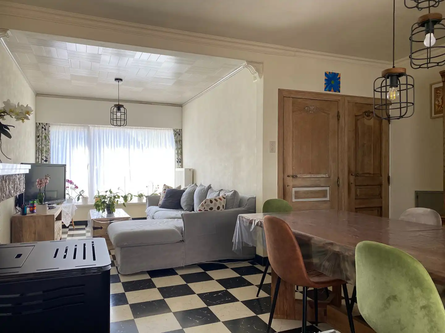 Halfopen woning met grote tuin en garage op ideale ligging foto 2