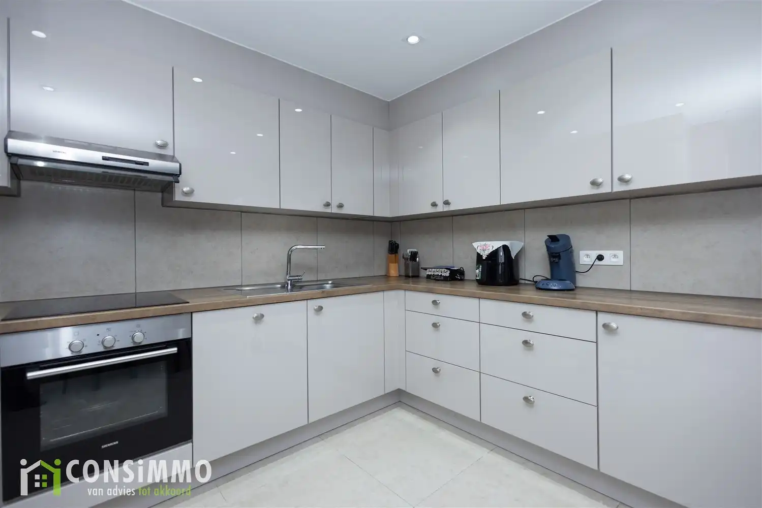 Instapklaar appartement met 3 slaapkamers en overdekt terras in Genk foto 12