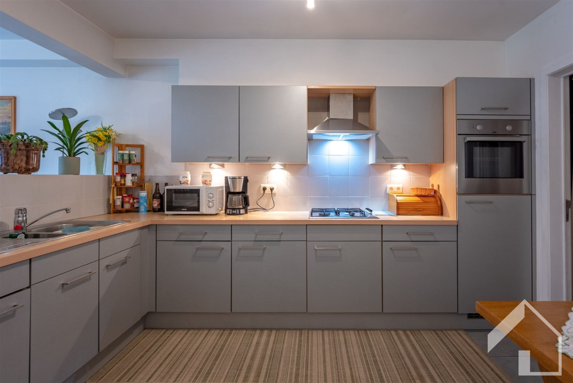 MOOI GELIJKVLOERSAPPARTEMENT MET GARAGE foto 5
