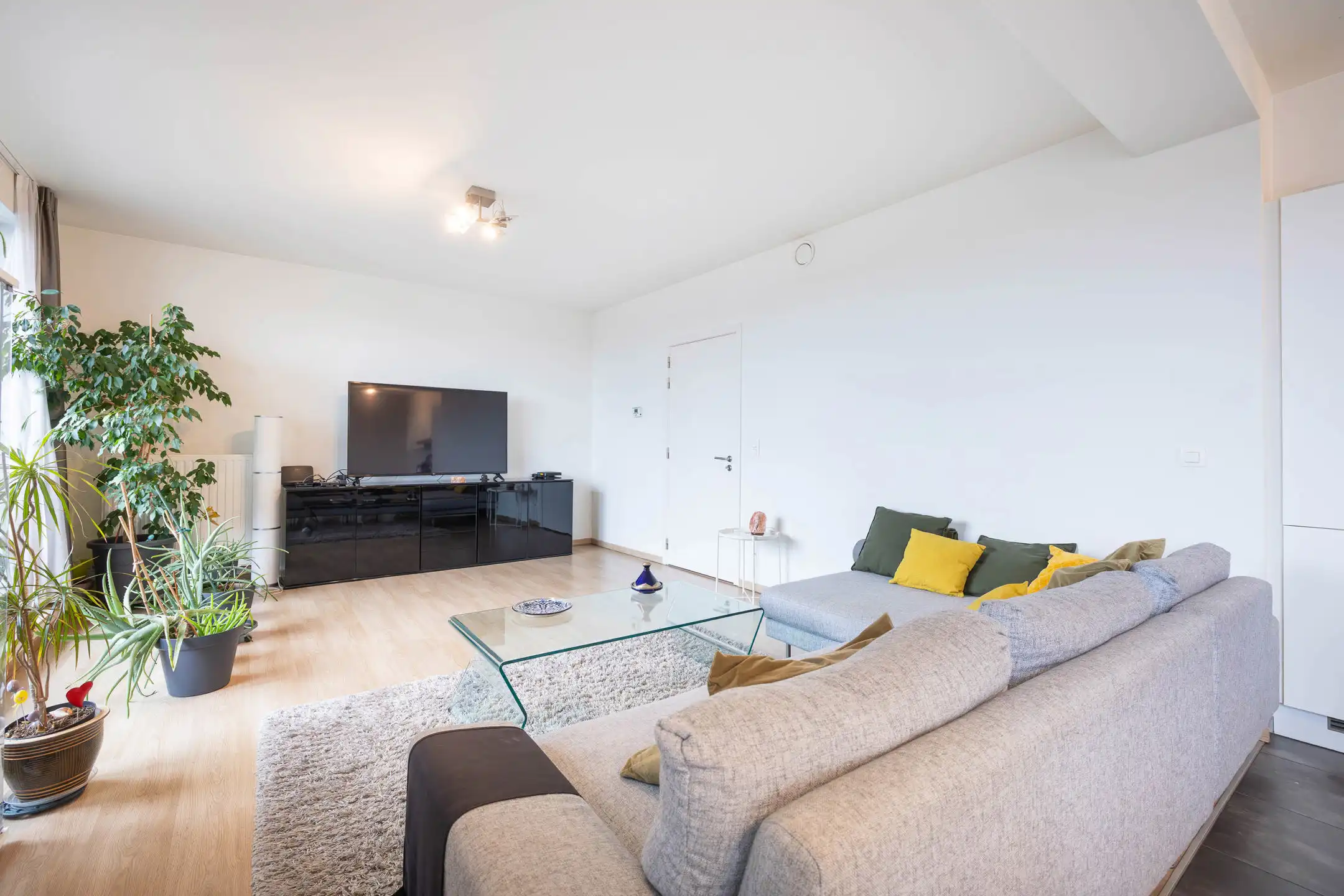 NATO - 3 slaapkamers appartement + P foto 5