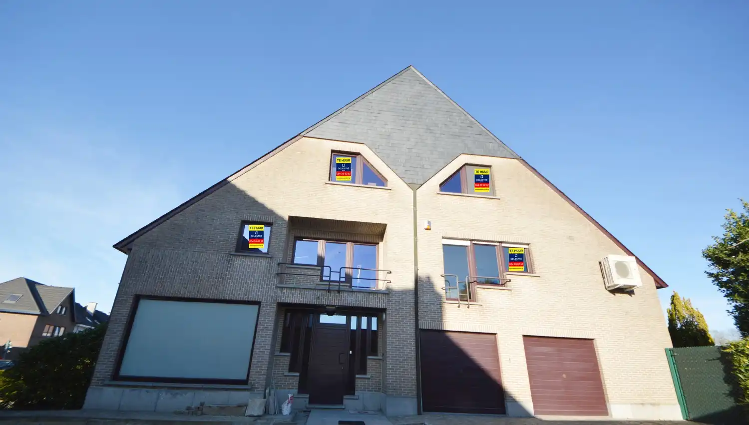 Ruim en lichtrijk gerenoveerd appartement (140 m²) INCL. 2 PARKEERPLAATSEN foto {{pictureIndex}}