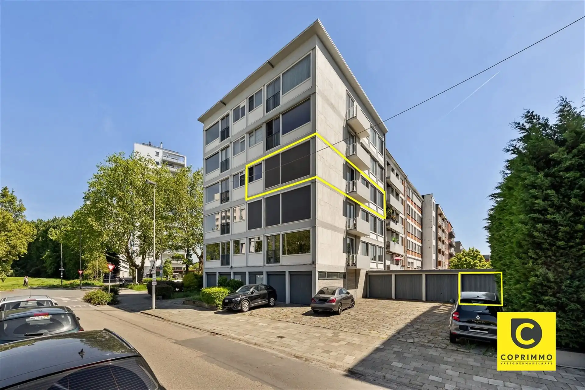Ruim, instapklaar 3-slaapkamer appartement in Wilrijk foto 2