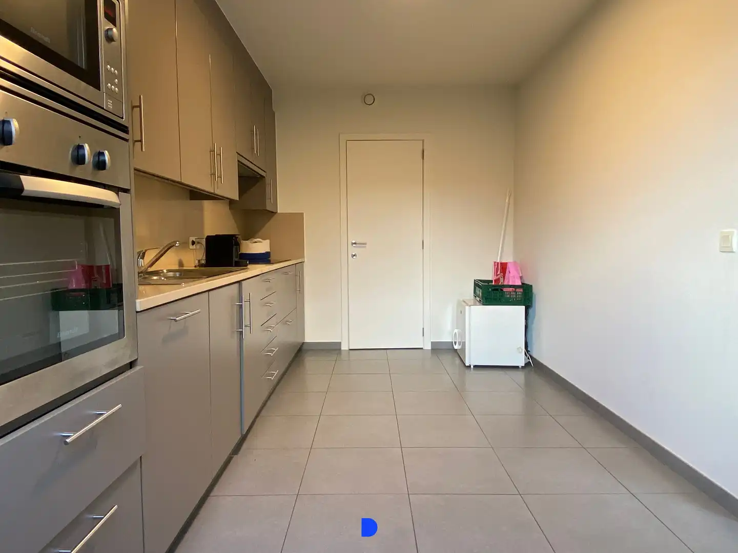 Comfortabel appartement met 2 slaapkamers en garage. foto 6