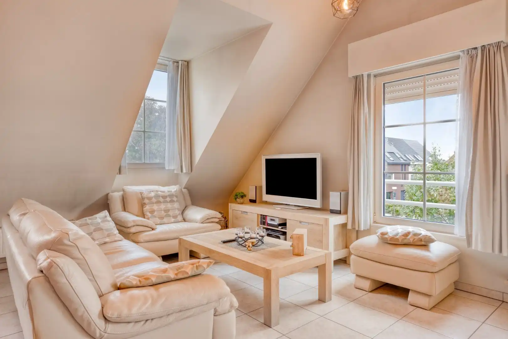 Stijlvol dakappartement met 2 slaapkamers en alle comfort foto 8