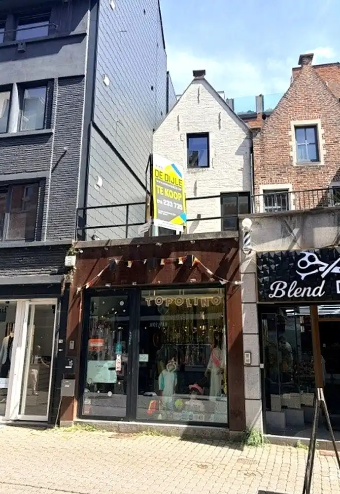 Uniek handelspand met instapklaar appartement en dakterras in hartje Leuven foto {{pictureIndex}}