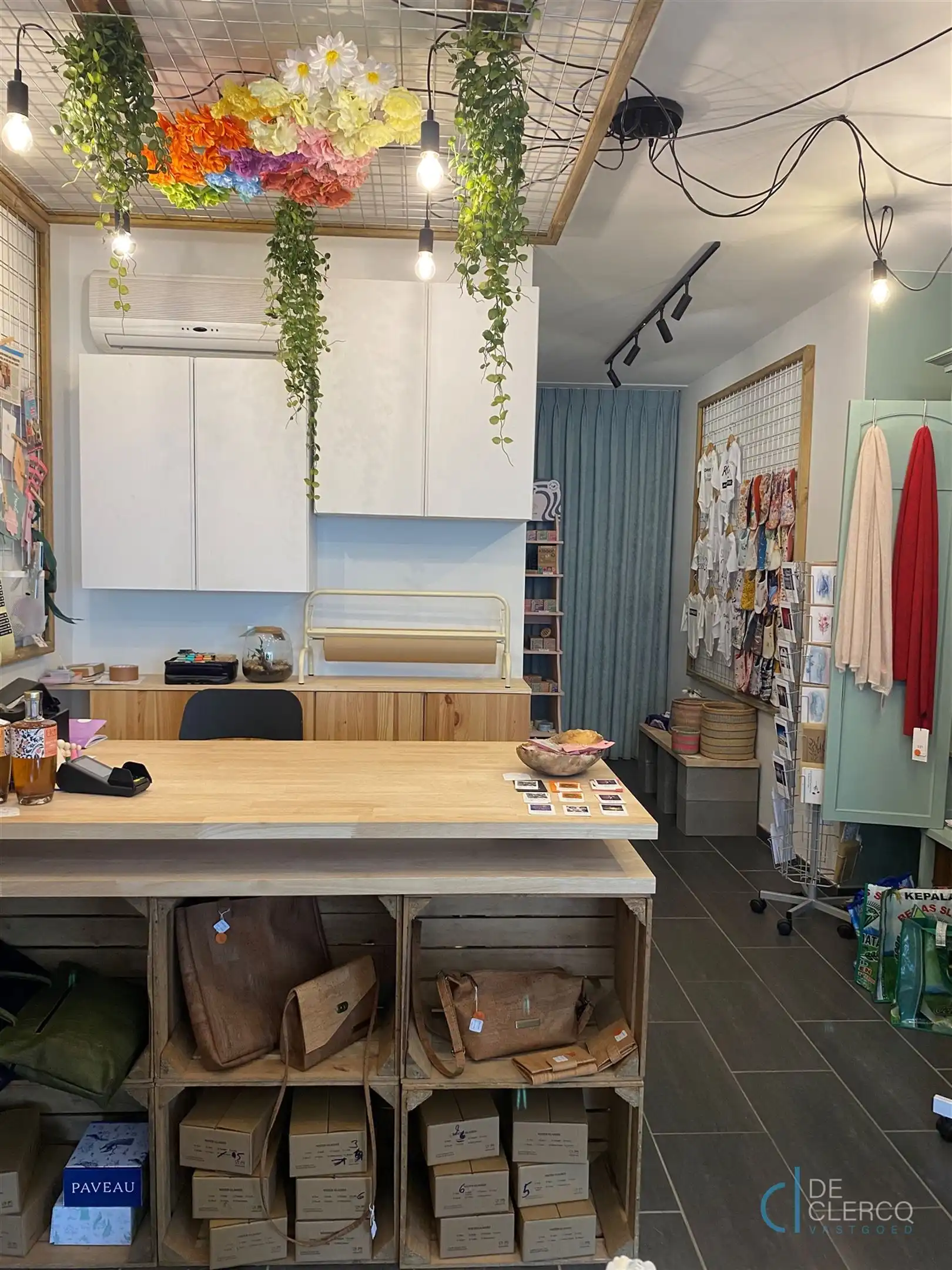 Instapklaar handelspand te huur centrum Lochristi, snel vrij foto 4