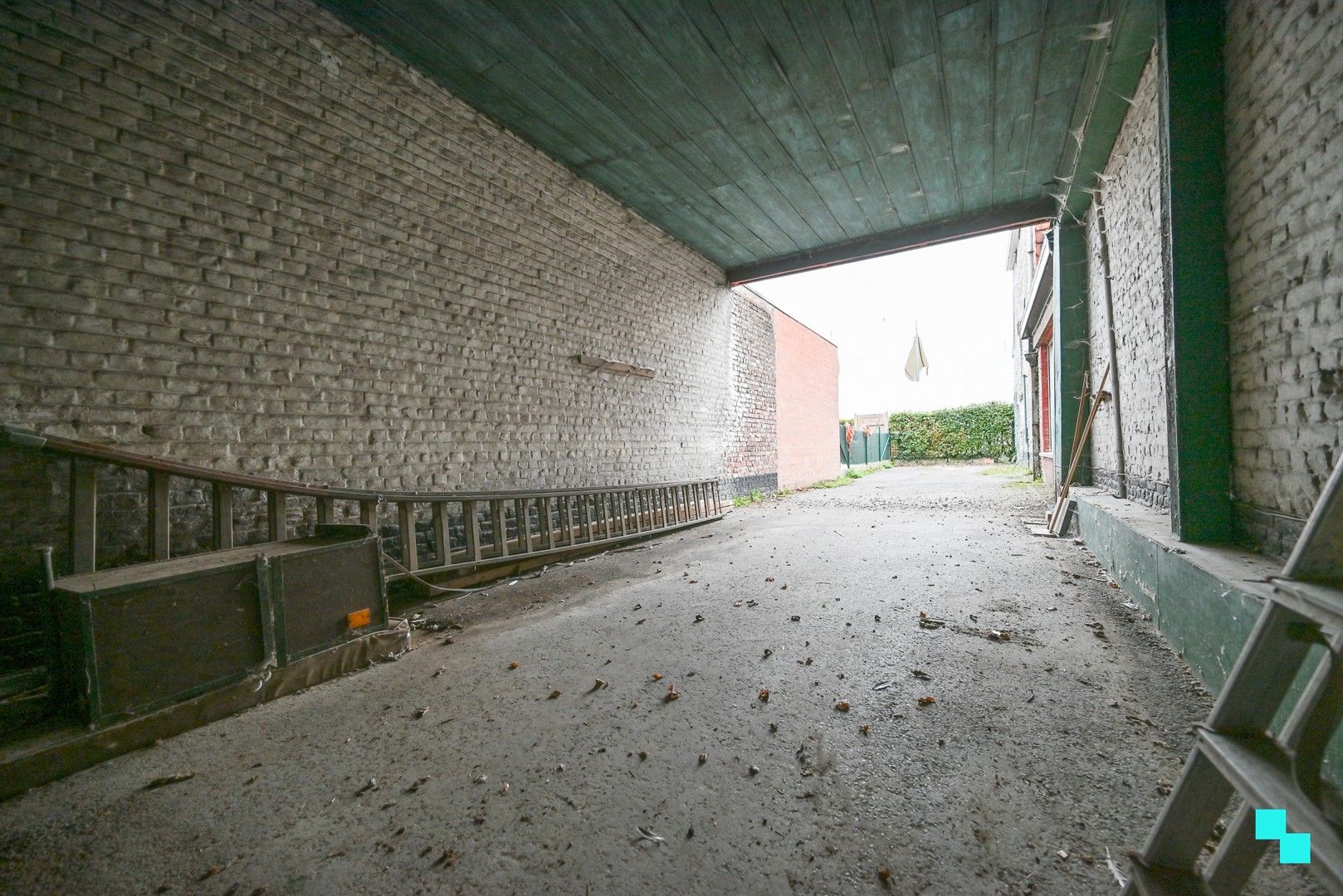 Zeer ruime & authentieke woning in Izegem foto 29