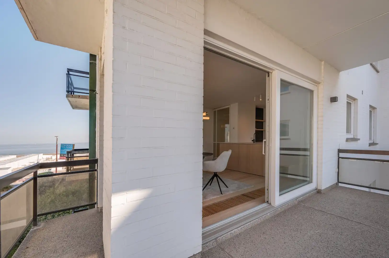 Luxueus gerenoveerd hoekappartement met zeezicht vlakbij de wandeldijk in het Zoute. foto 13
