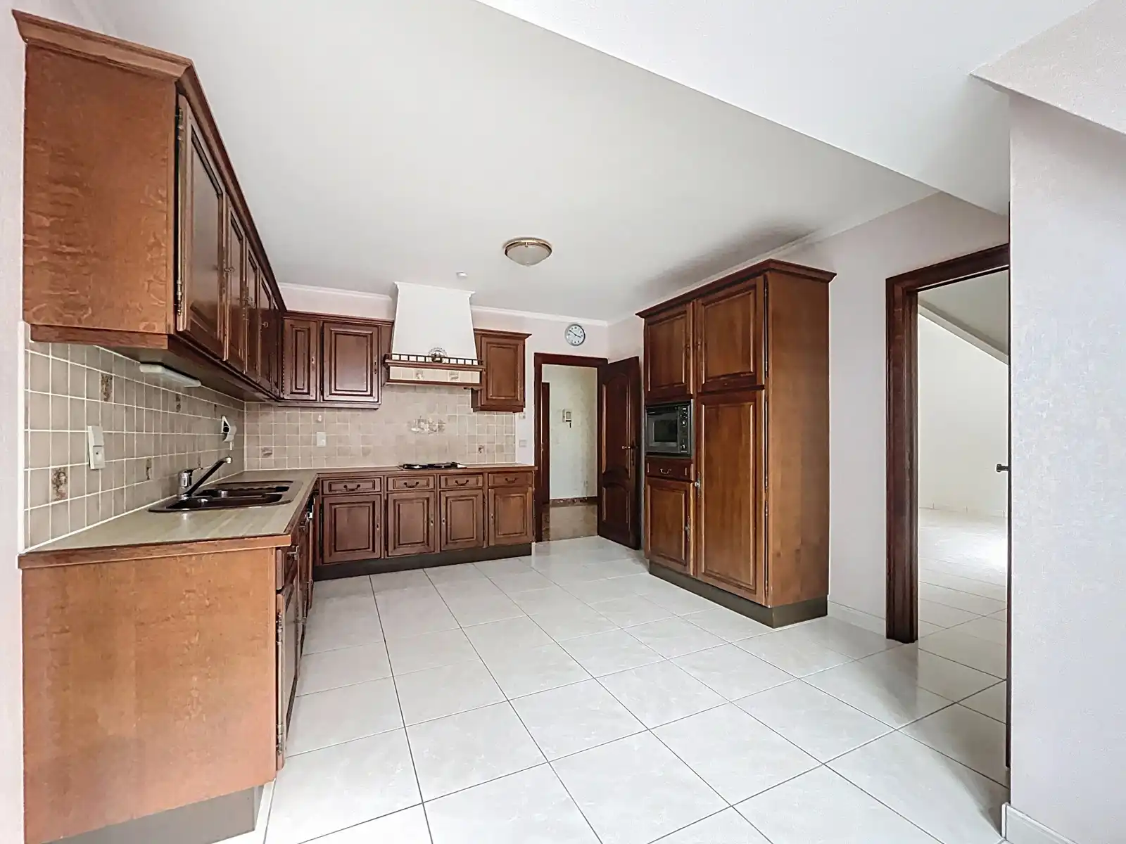 Centraal gelegen én Ruim dakappartement met 2 SLPK! foto 7