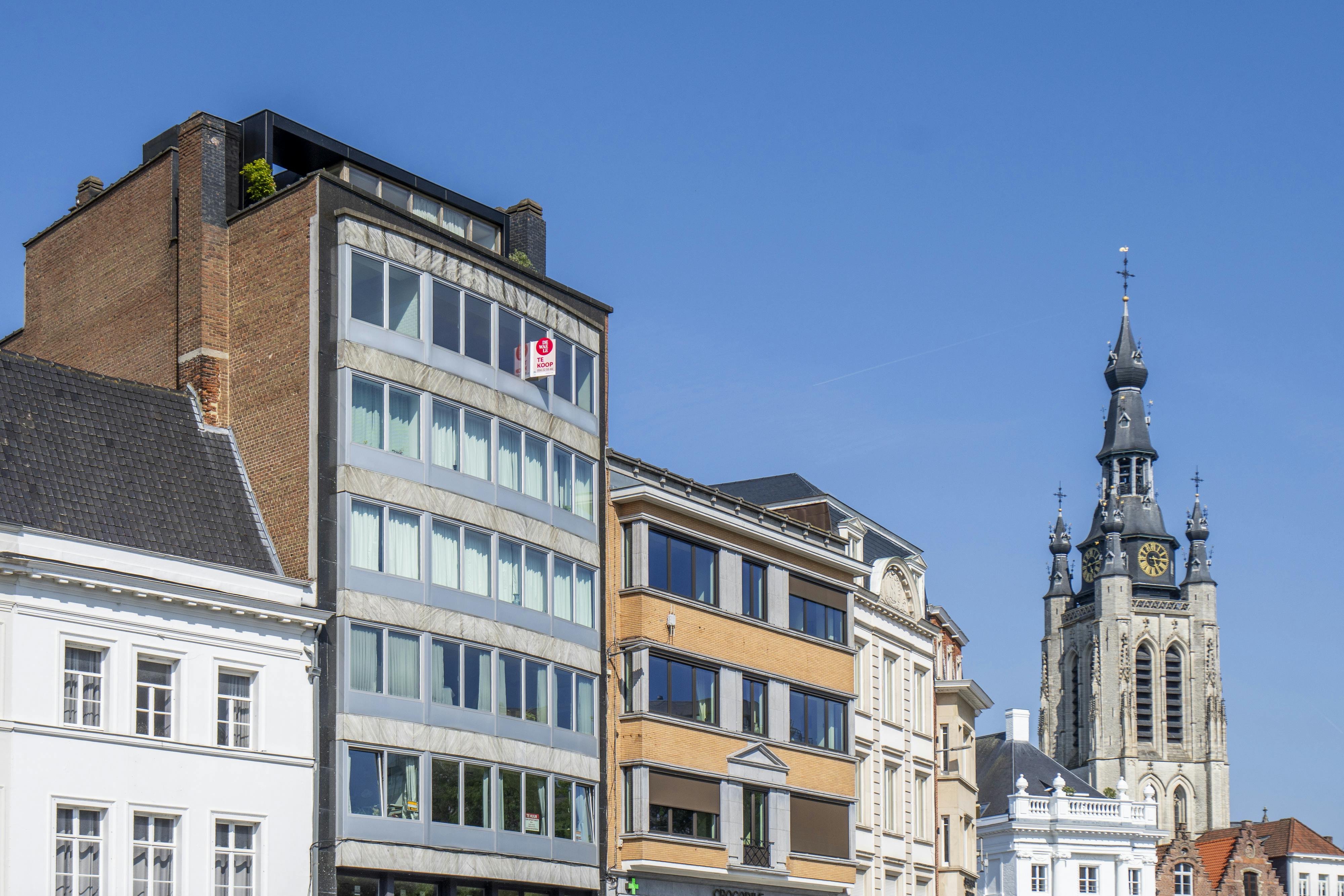 Ruim Appartement met zicht op de Grote Markt van Kortrijk foto 9