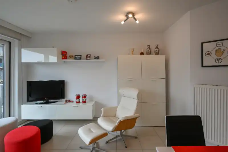 EXCLUSIEF APPARTEMENT  MET LATERAAL ZEEZICHT EN VOLLEDIG INGERICHT foto 2