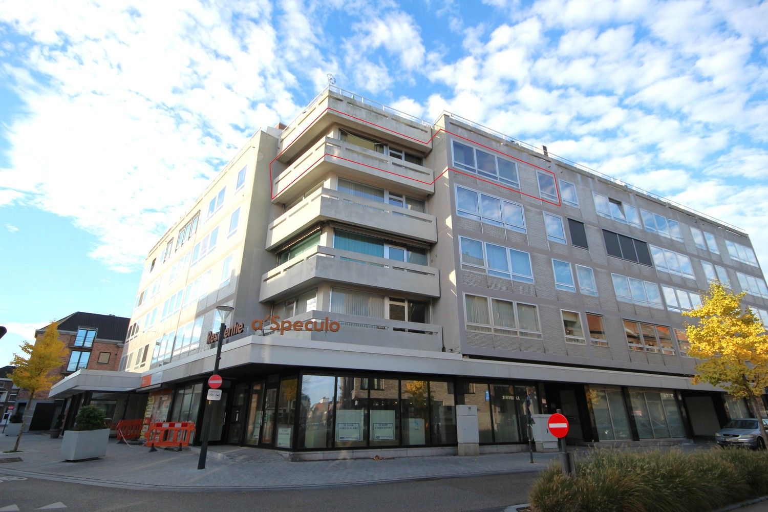 Vernieuwd appartement met 2 slaapkamers, garage en kelder in het centrum foto {{pictureIndex}}