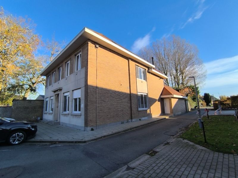 Ruime alleenstaande woning foto 2