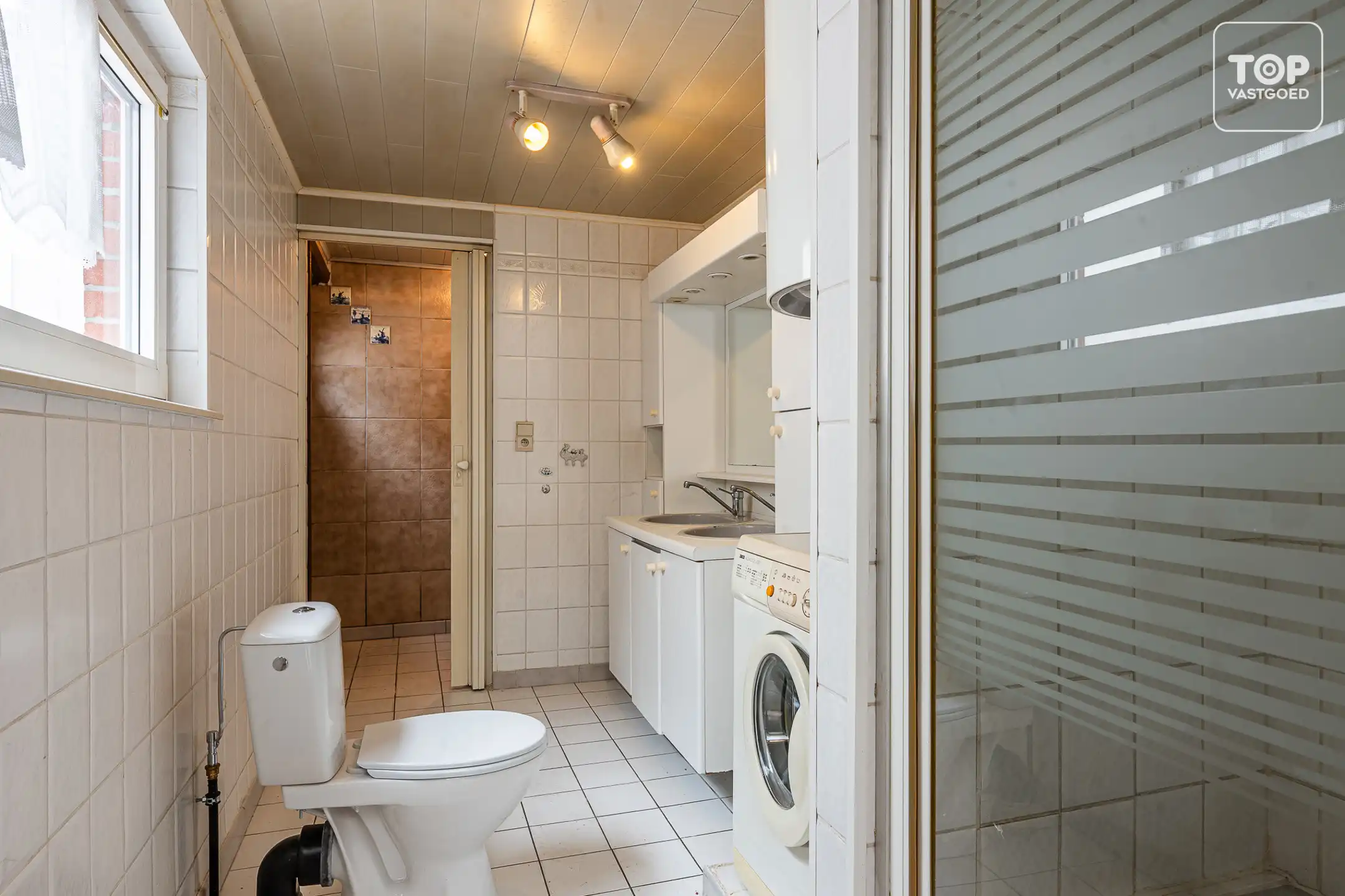 Woning met 2 slaapkamers, zolder en buitenkoer op een steenworp van het historisch centrum.  foto 8