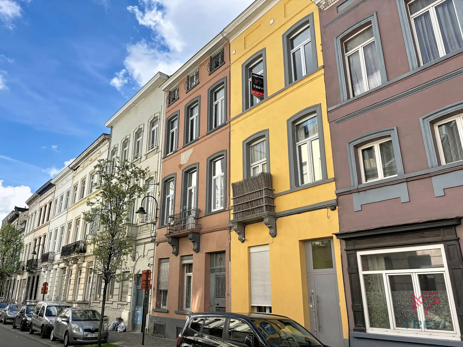 Brussel, volledig gerenoveerde studio foto {{pictureIndex}}