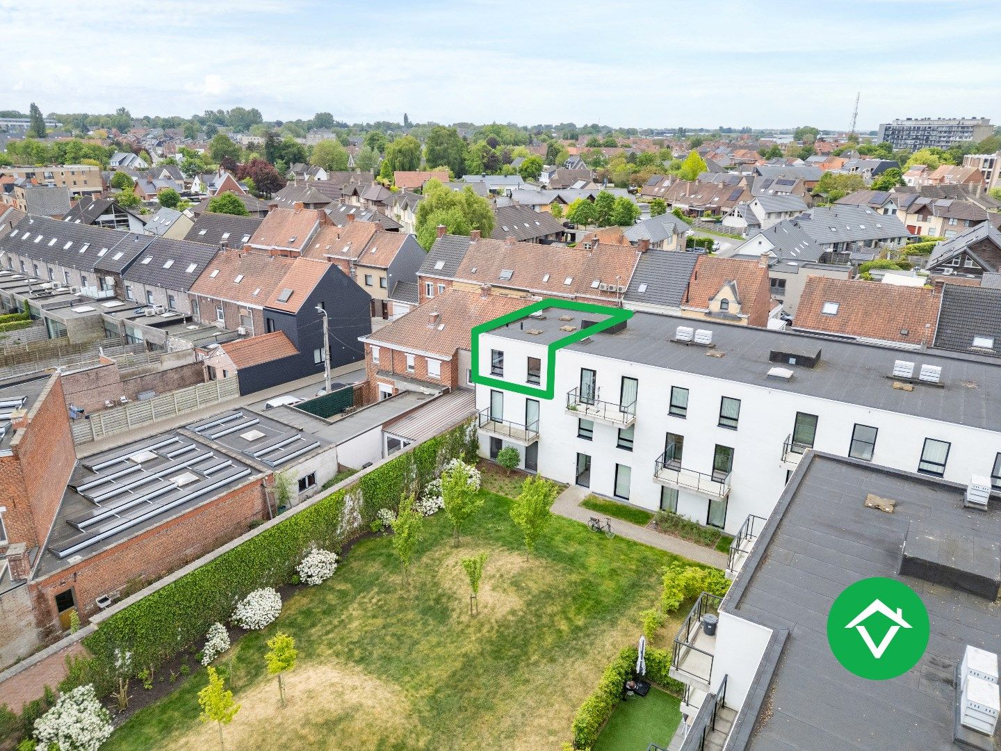 Recent, instapklaar appartement met één slaapkamer, ruim terras en autostaanplaats te Roeselare foto 24