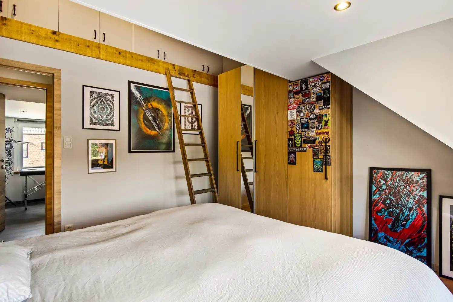 Grotendeels gerenoveerde woning op leuke locatie in Broechem! foto 11