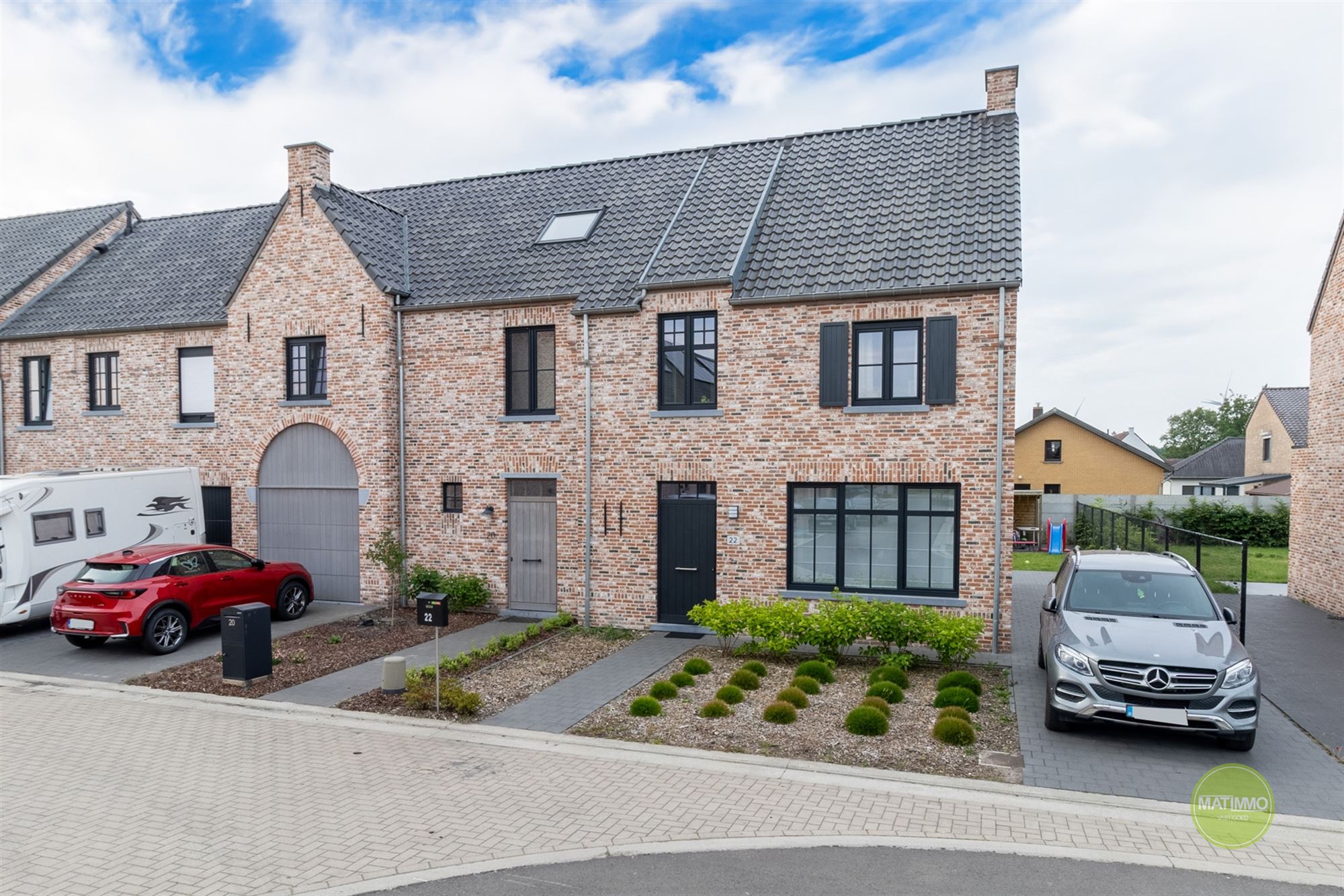 Energiezuinige halfopen woning met zuidgerichte tuin  foto {{pictureIndex}}