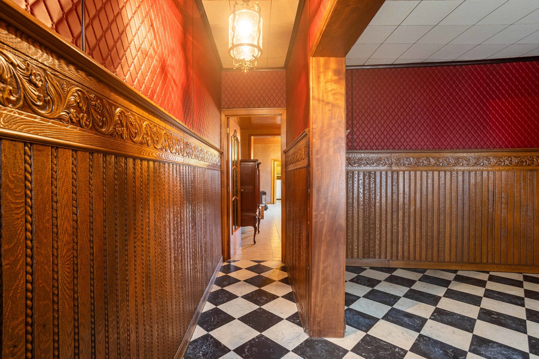 TE RENOVEREN RIJWONING MET TUIN EN GARAGEBOXEN foto 2