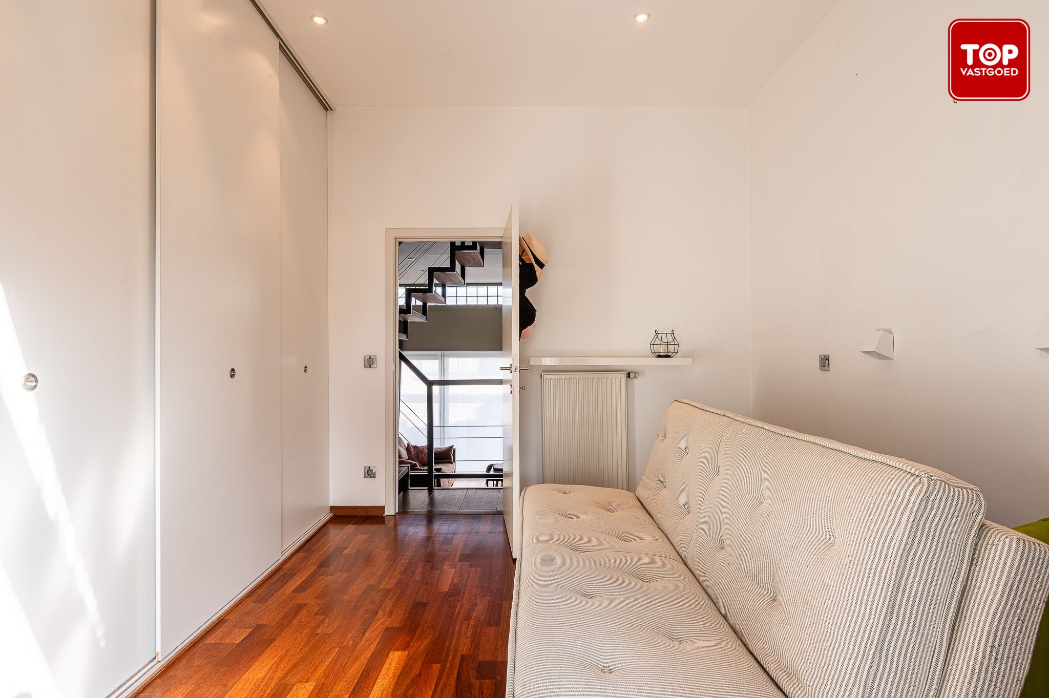 Instapklare architectenwoning met 2 slaapkamers en zonneterras foto 22