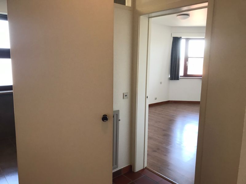 Rustig en zongeoriënteerd 3 slk appartement (153 m²), terras met een groen en weids uitzicht over het Kanaal Gent-Oostende, kelder met private autostaanplaats - op wandelafstand van AZ Sint Jan Campus en op 3 km  van het centrum van Brugge. foto 13