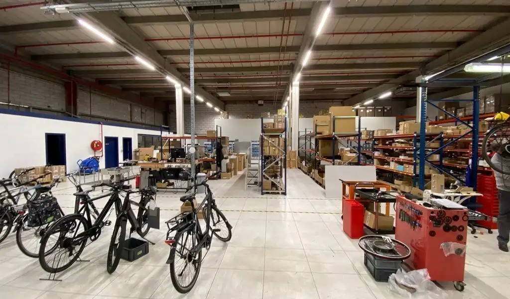 Magazijn met kantoren te huur op logistieke site te Bornem foto 3