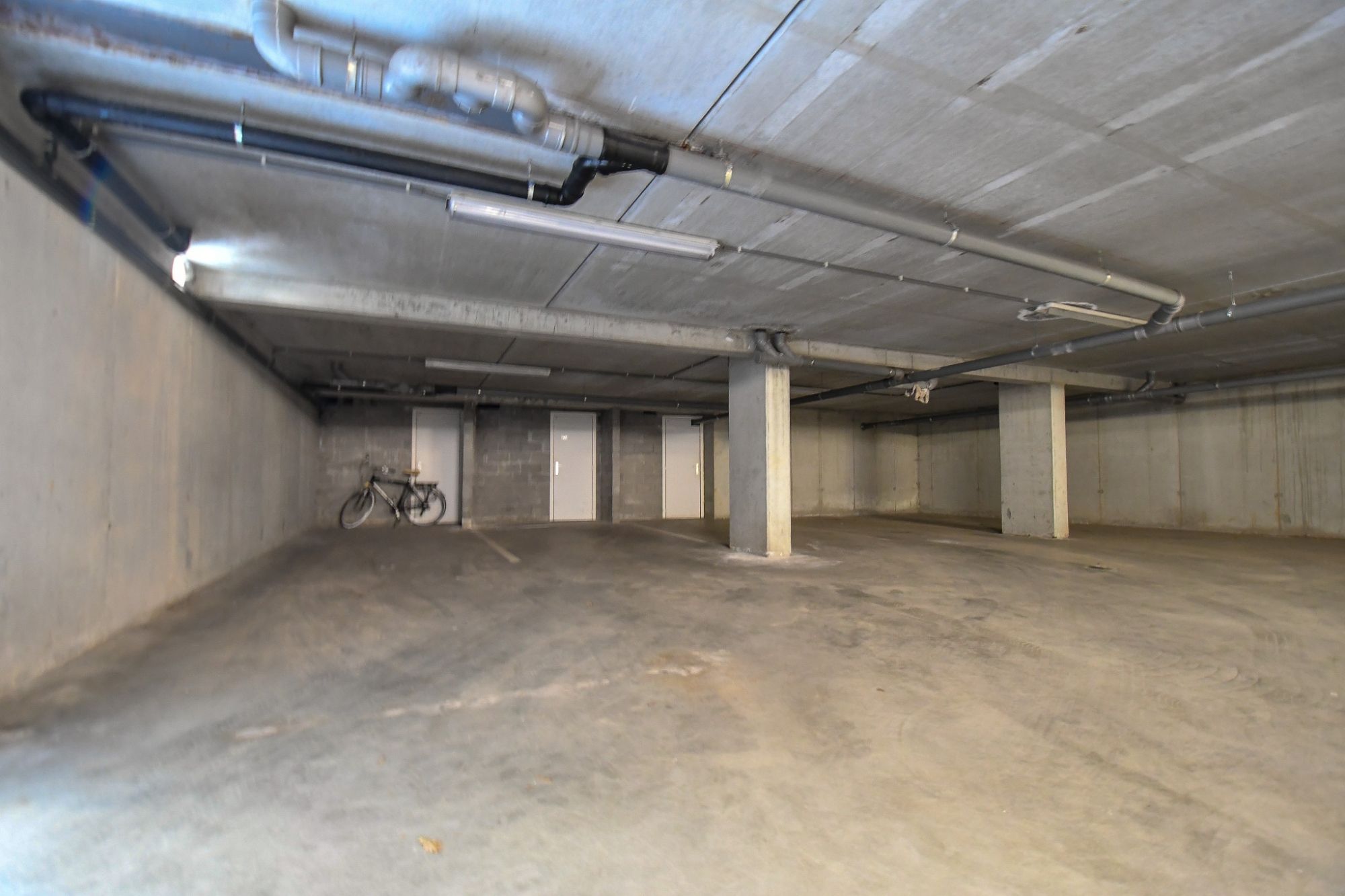 INSTAPKLAAR 2 slaapkamer appartement met terras incl. AUTOSTAANPLAATS en kelder foto 13