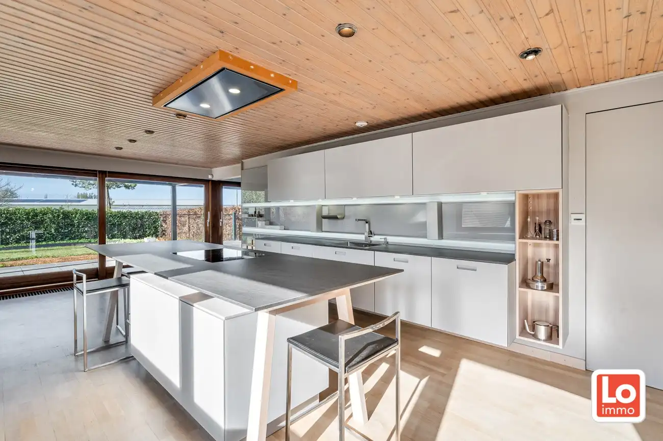 VERKOCHT!! Ruime charmante open bebouwing met afzonderlijke garage en carport op een toplocatie in Lochristi. foto 12