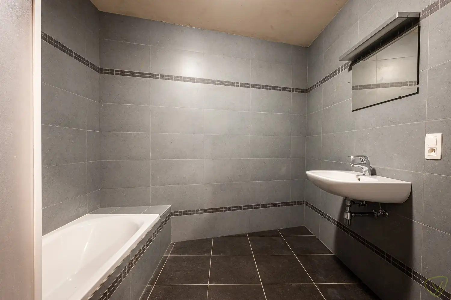 Sfeervol appartement te huur in het hart van Eeklo foto 10