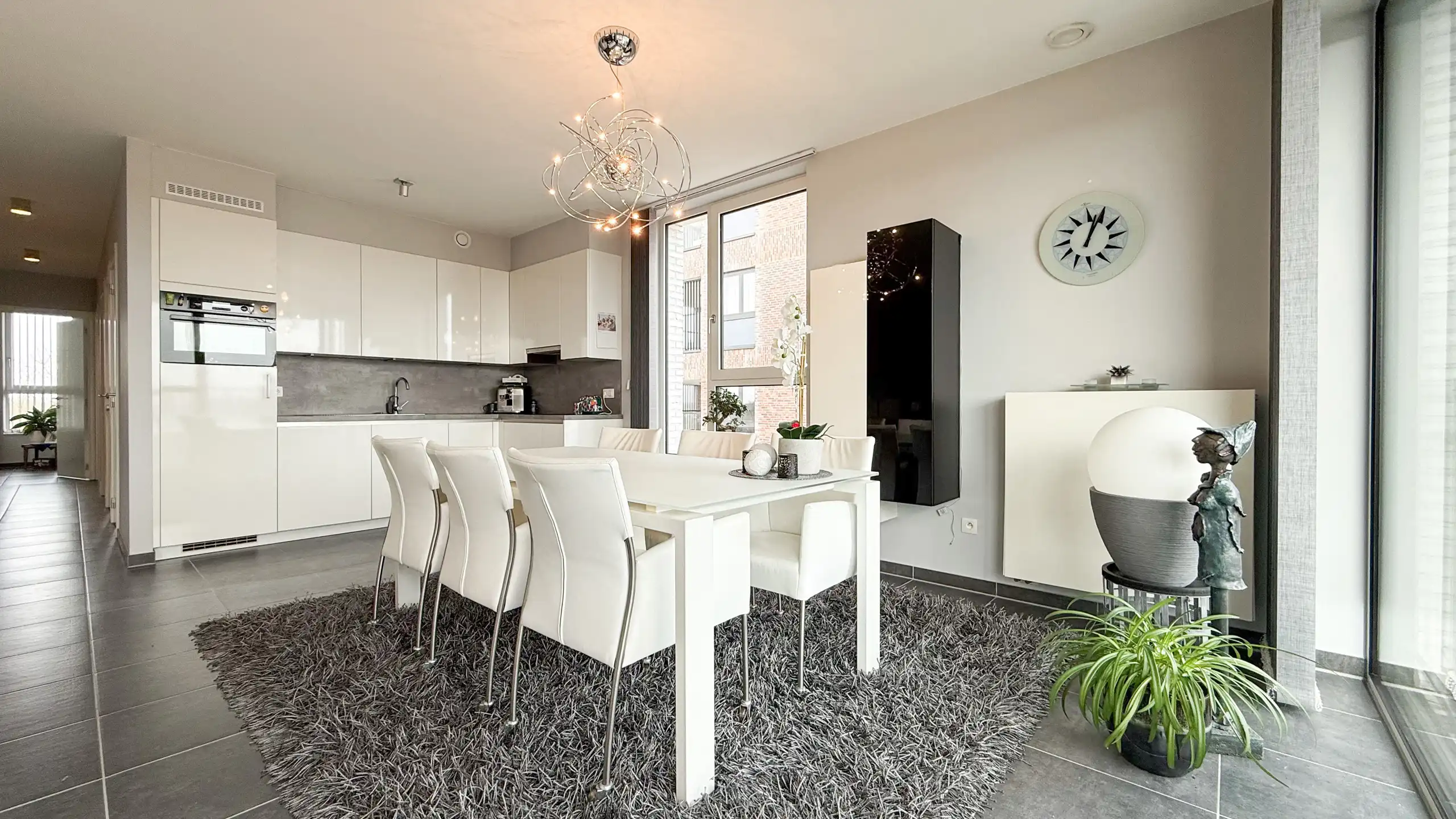 Instapklaar appartement met vrij uitzicht en parkeerplaats! foto 9