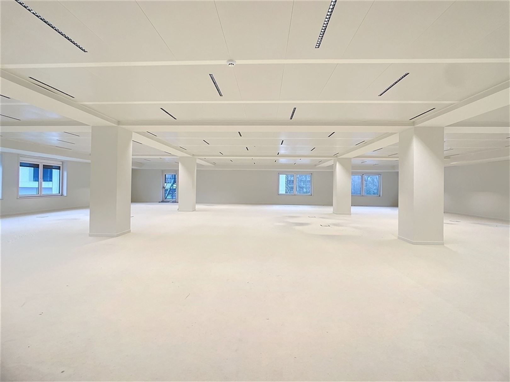 Kantoorgebouw foto 3