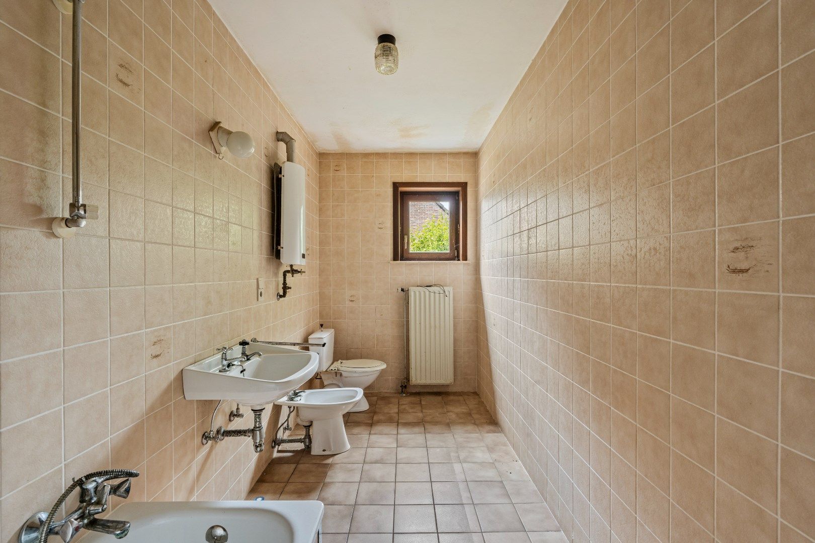 Woning met 3 slaapkamers, ruime garage en tuin op 662m². foto 10