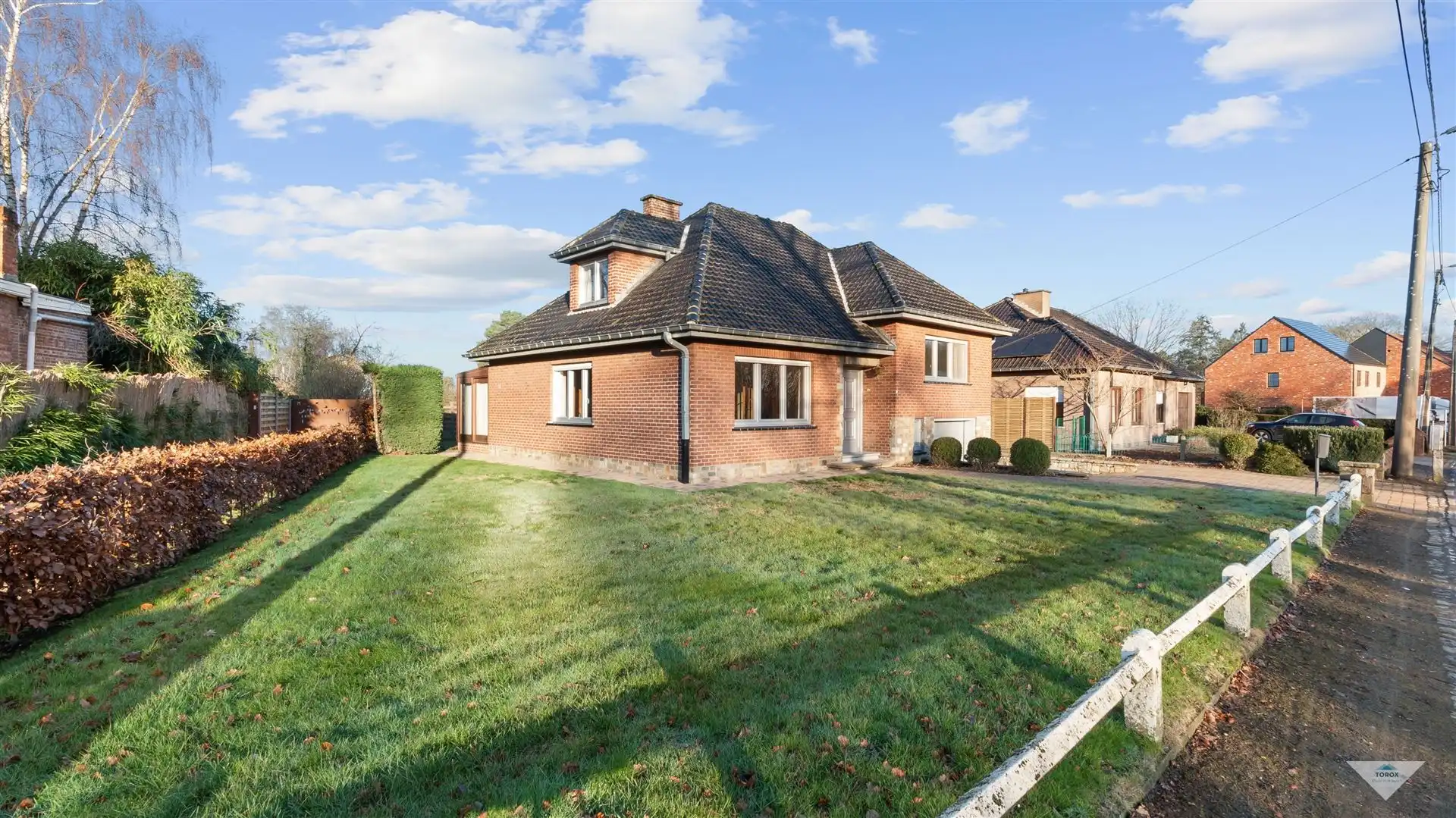 Te renoveren alleenstaande woning op toplocatie foto 2