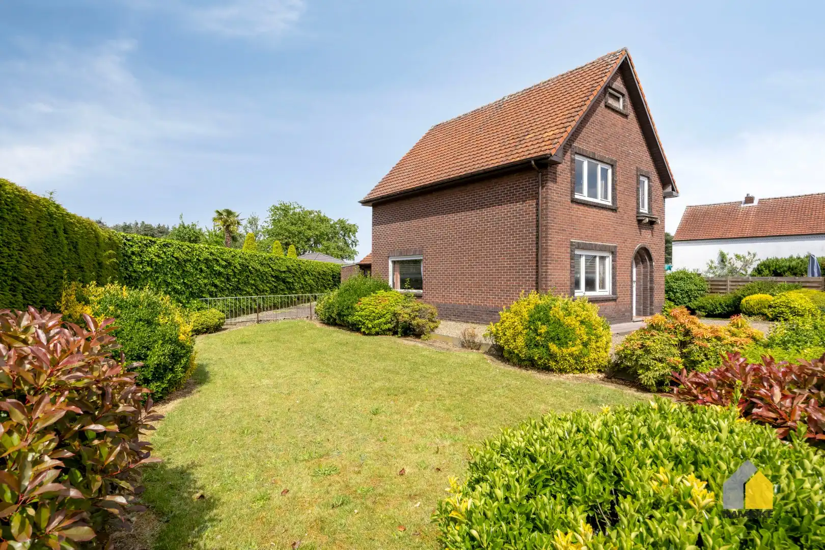 Te renoveren woning met 3 slpks op een perceel van 6 a 44 ca. foto 2