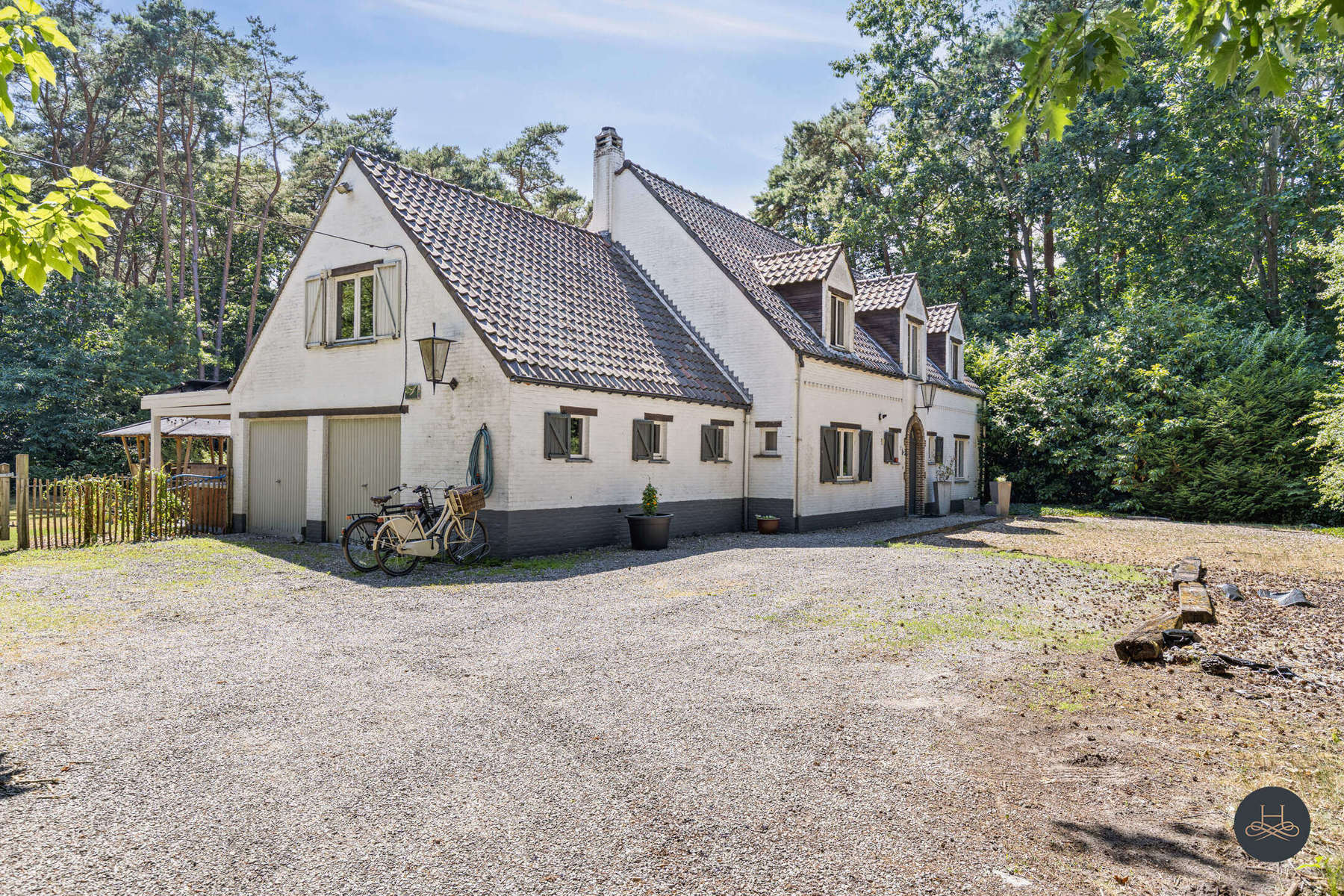 Unieke gerenoveerde villa in het groen met prachtig zwembad foto 2