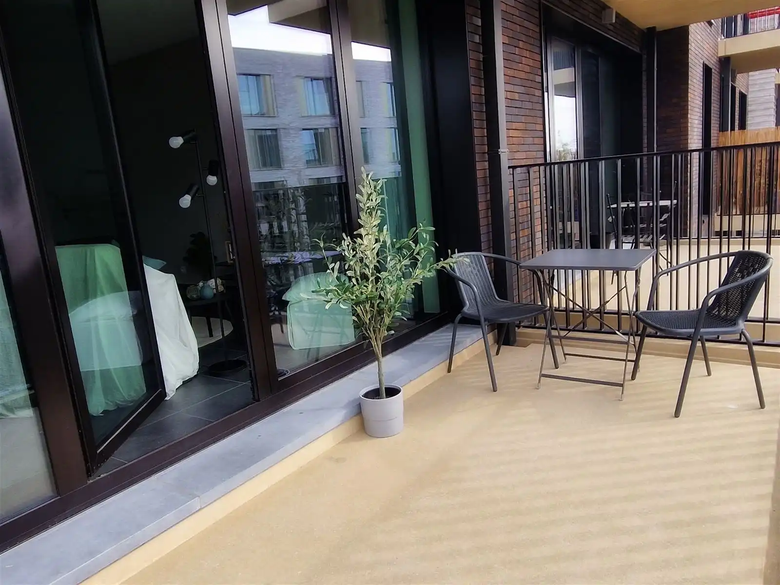 Elegant appartement met 2 slaapkamers, terras en kelder, ideaal gelegen foto 8