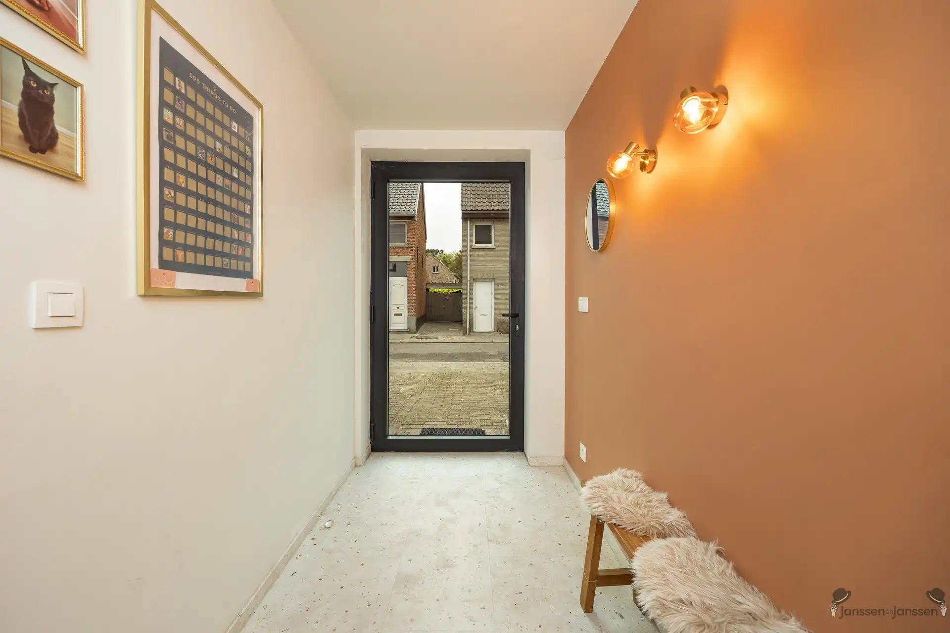 Instapklare, energiezuinige & volledig vernieuwde rijwoning foto 2