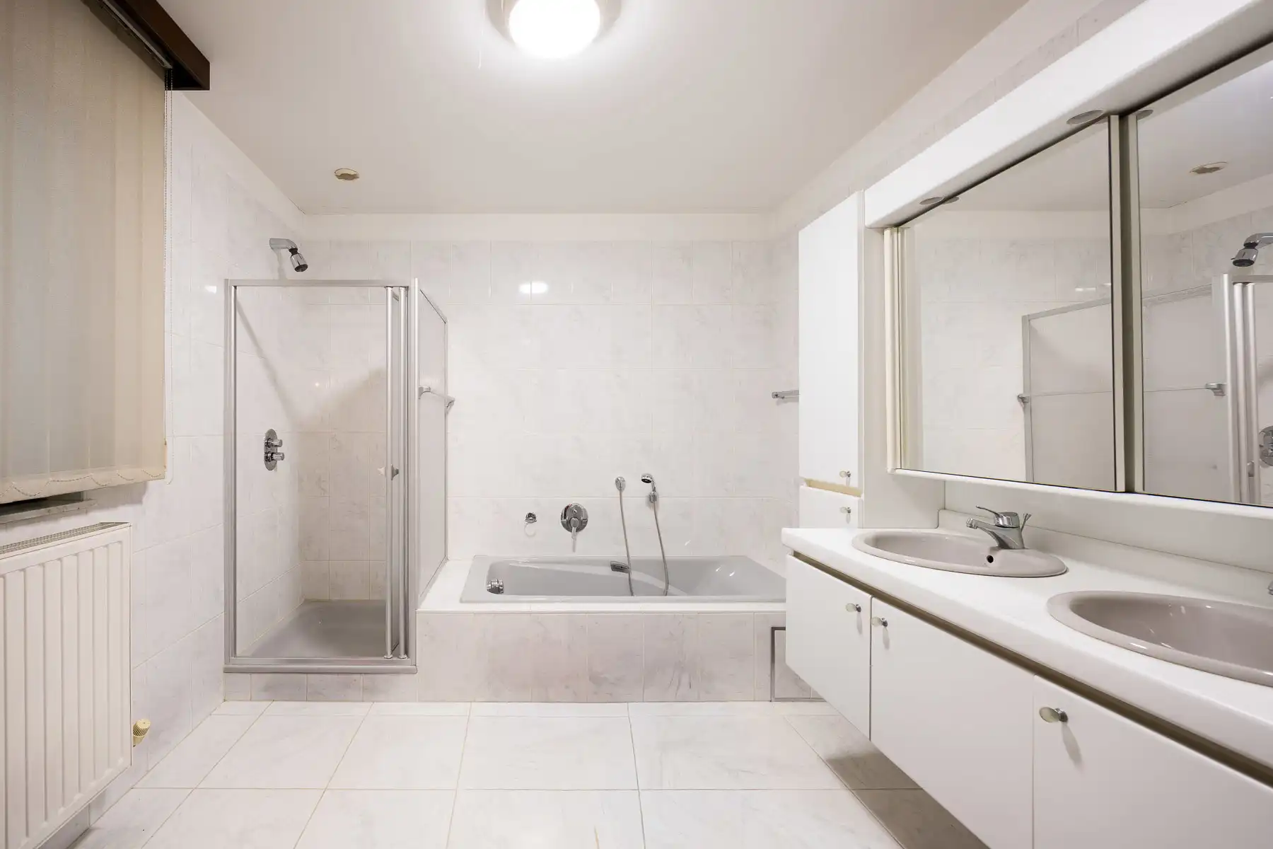 Zéér ruime villa op 3.014m² omgeven door groen foto 20