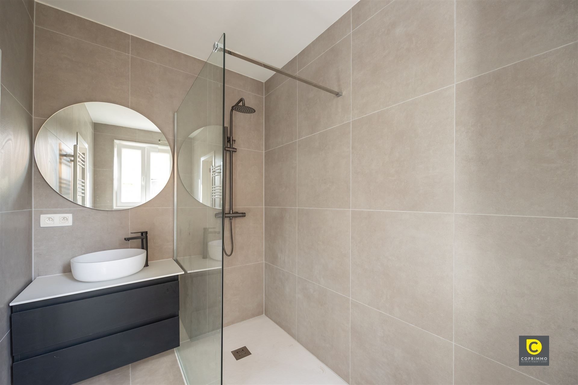 Gerenoveerd appartement op toplocatie foto 6