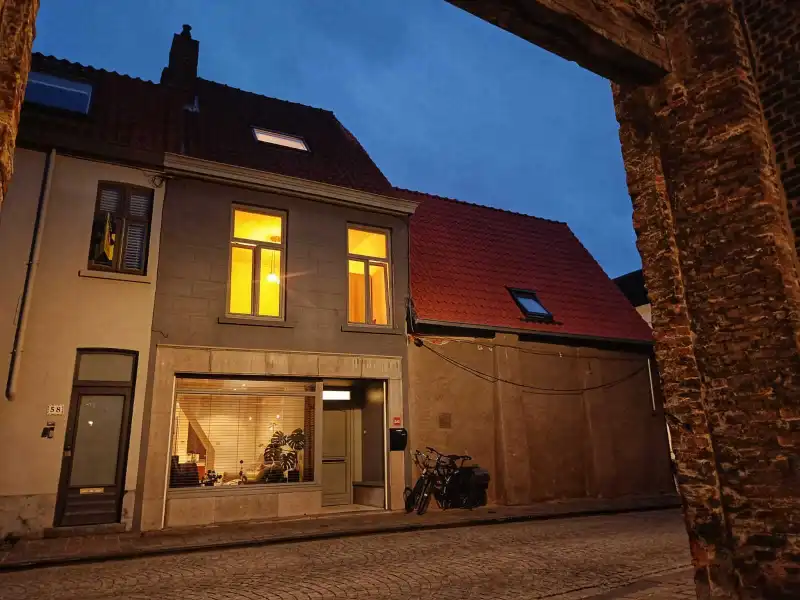 Gerenoveerde 2-slaapkamerwoning met terras te koop in Brugge foto 22