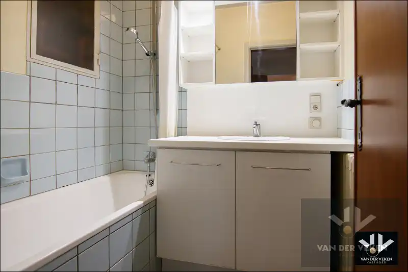 Op te frissen, lichtrijk appartement op toplocatie in bruisend Hasselt foto 12