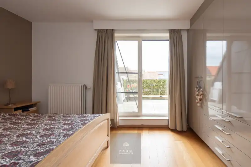Prachtig appartement met 3 slpk en grote terrassen, zeer centraal gelegen te Nieuwpoort-Stad op slechts 150m van de markt. foto 17