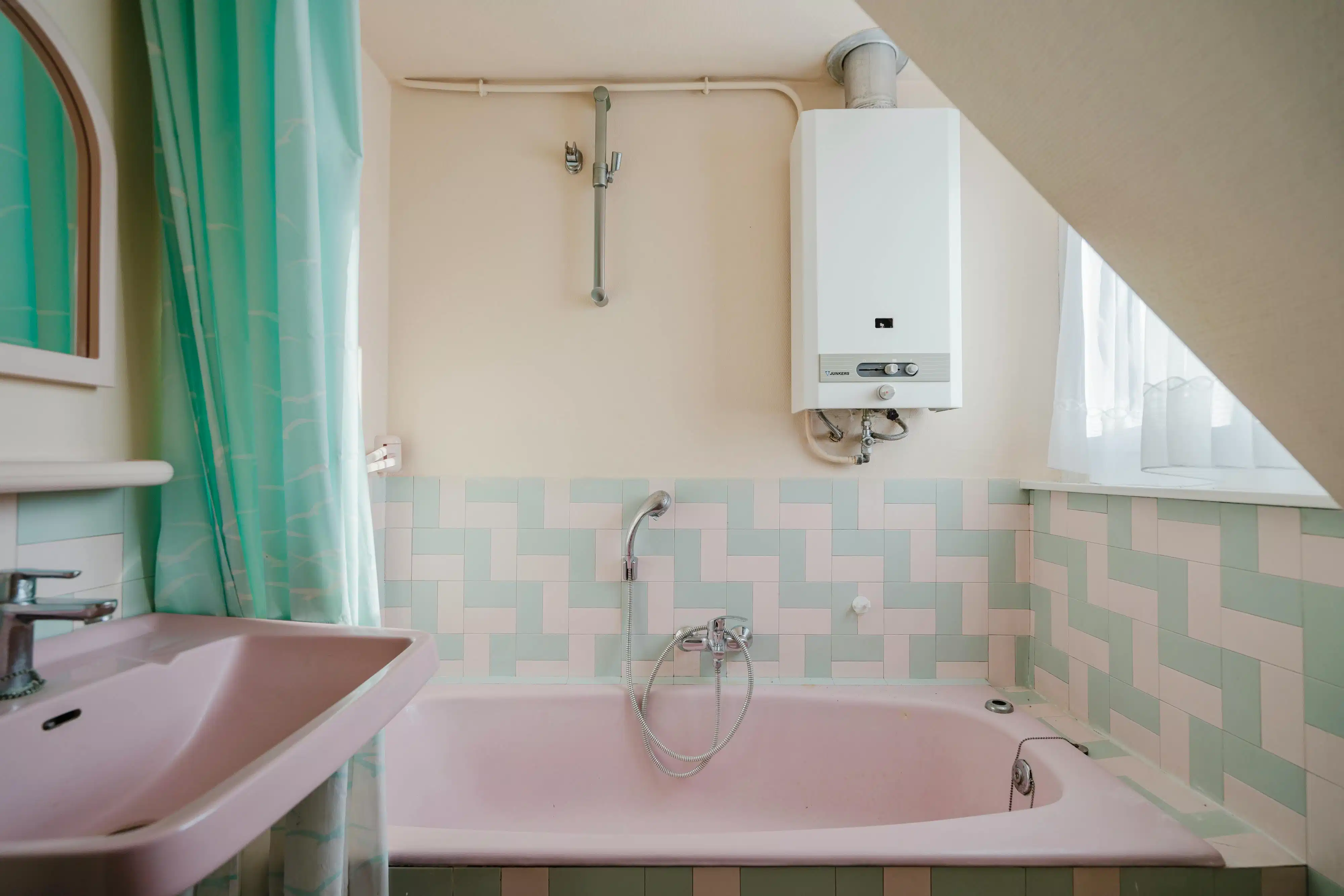 Te renoveren huis te koop met grote tuin, 3 slpk en garage foto 22