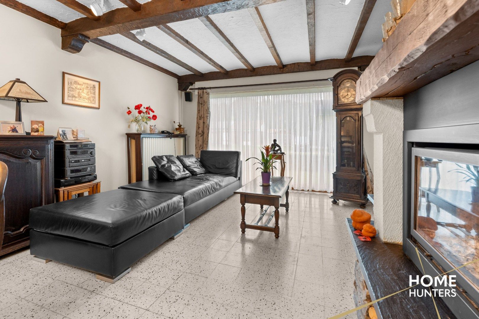 Charmante halfopen woning met tuin & garage foto 8